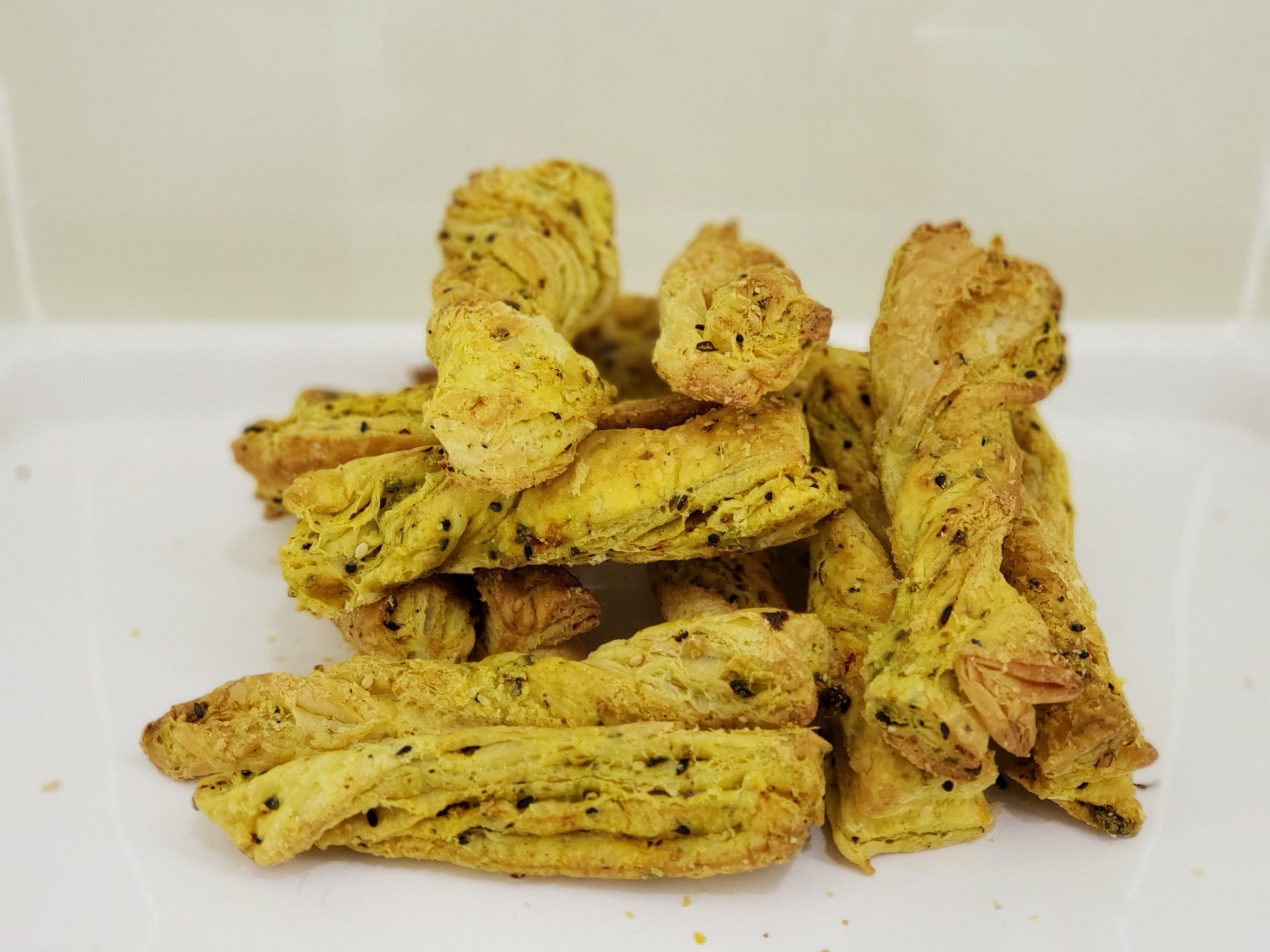 Garlic sticks — twisted savoury puff pastry